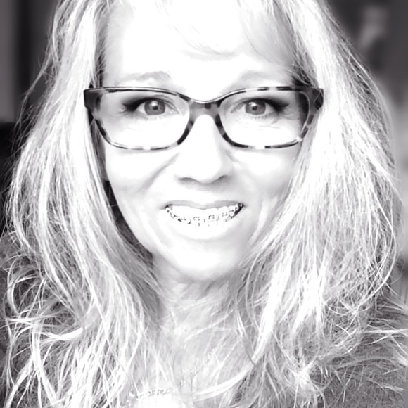 Meet your Posher, Claudia - Picture 2 of 6